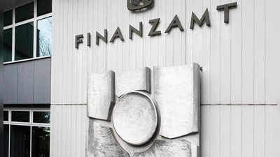 Gegenüber den Angestellten des Finanzamtes Ansbach hat sich ein Mann am Dienstagvormittag aggressiv verhalten. Auch nach einem ausgesprochenen Hausverbot weigerte sich der Mann zu gehen. (Symbolbild: Evi Lemberger)