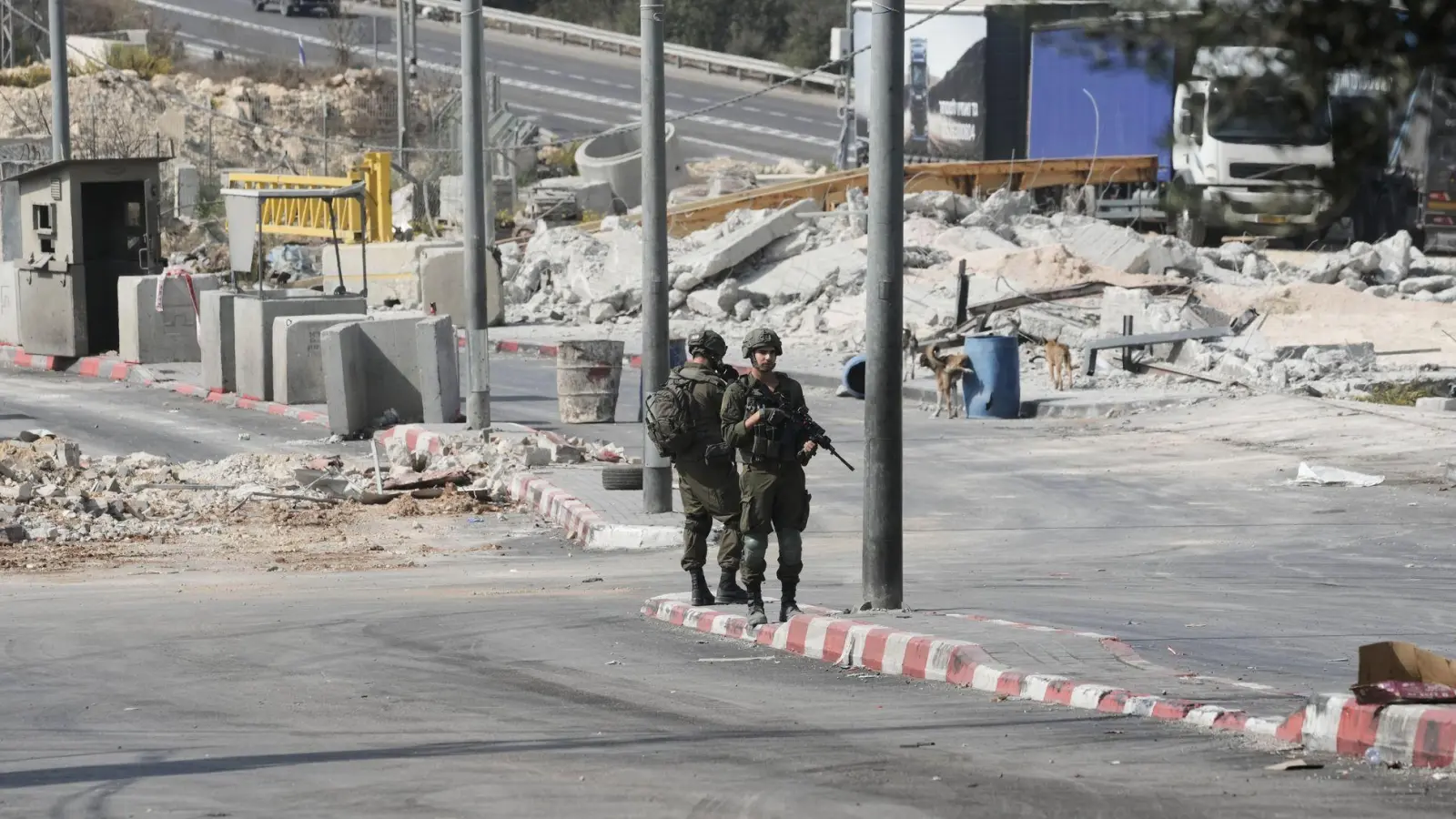 Israels Armee führt im besetzten Westjordanland nach eigenen Angaben Anti-Terroreinsätze durch.   (Foto: Mahmoud Illean/AP/dpa)