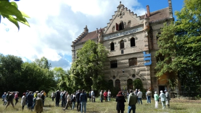 So sieht es aktuell am Brauhaus aus. Der Verfall schreitet weiter voran. Laut dem Oberbürgermeister müssten zwischen 55 und 60 Millionen Euro aufgebracht werden, um die Hotel-Pläne zu realisieren. Er hat nicht viel Hoffnung. (Foto: Karl-Heinz Gisbertz)