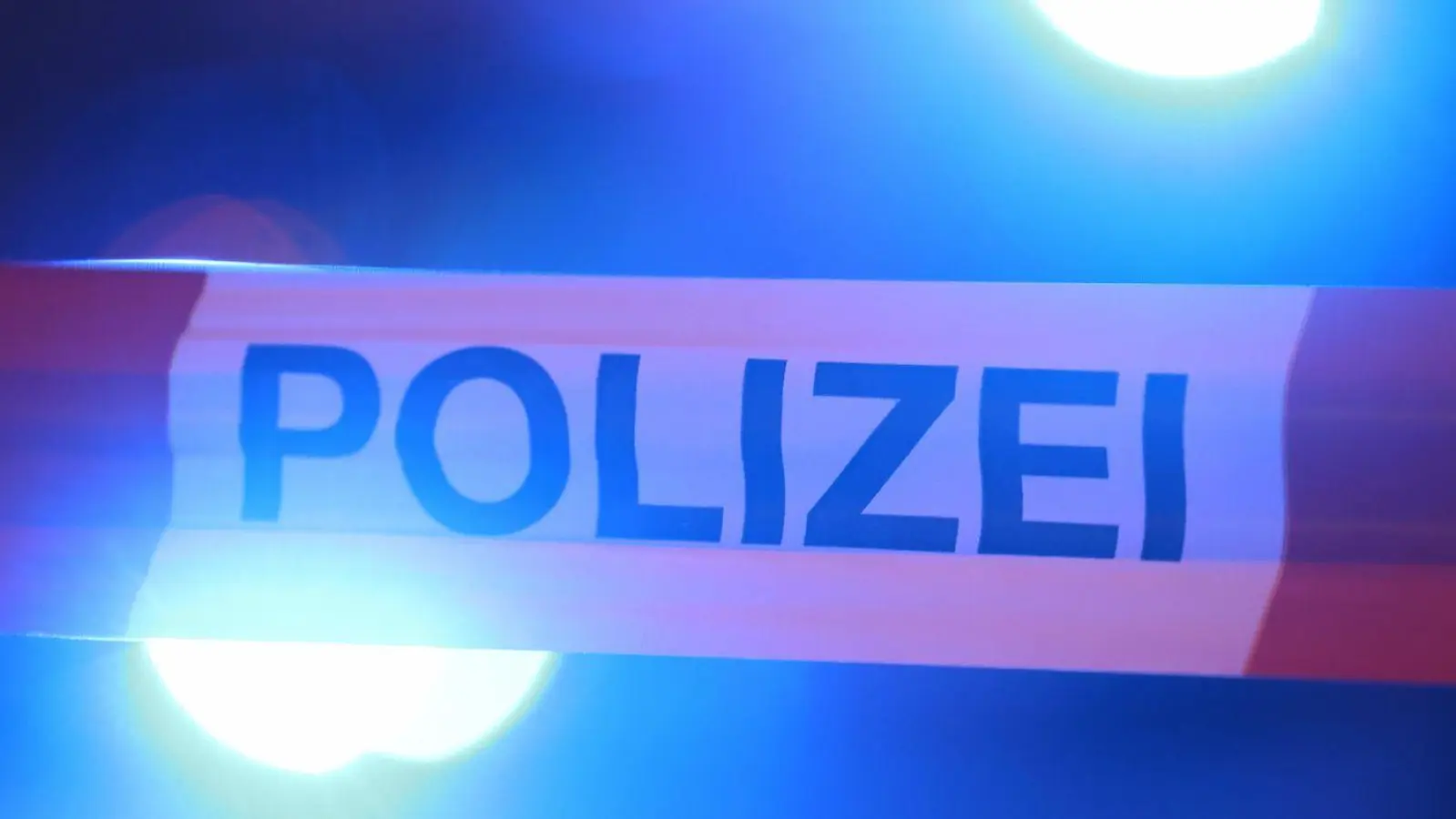 Die Polizei sperrt das Gebiet rund um den Fundort ab. (Symbolbild) (Foto: David Young/dpa)