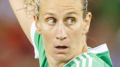 Ann-Katrin Berger setzt ihre Karriere im Nationalteam fort. (Archivbild) (Foto: Michael Buholzer/KEYSTONE/dpa)