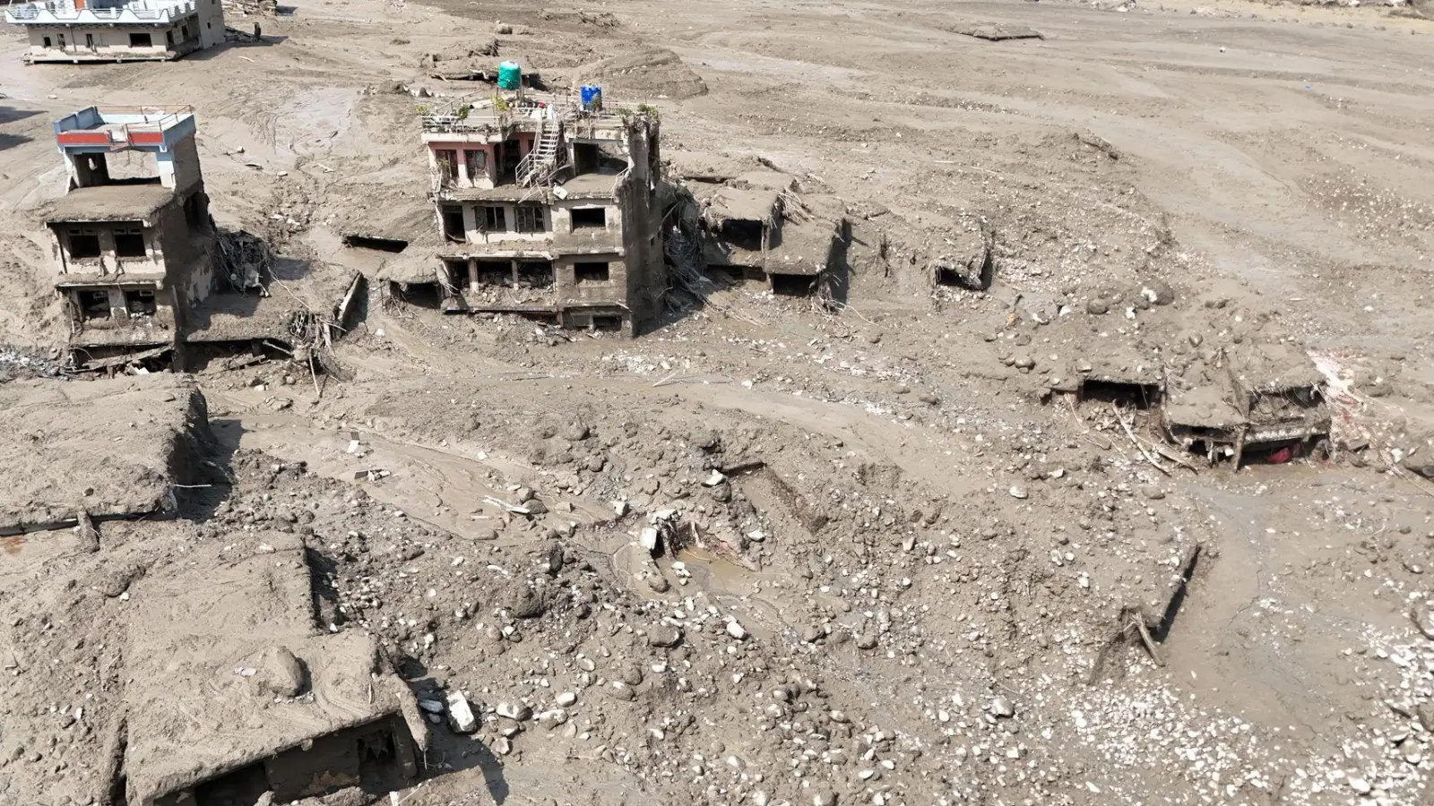 Viele Häuser wurden von den Schlammassen mitgerissen. (Foto: Skanda Gautam/ZUMA Press Wire/dpa)