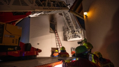 Die Feuerwehren waren rasch zur Stelle, doch für die 55-Jährige kam jede Hilfe zu spät.  (Foto: Johann Schmidt)