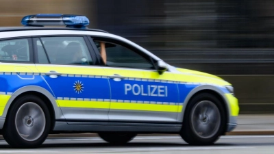 Bei einem Unfall mit einem Linienbus auf der Bundesstraße 307 sind mehrere Menschen verletzt worden. (Symbolbild) (Foto: Robert Michael/dpa)