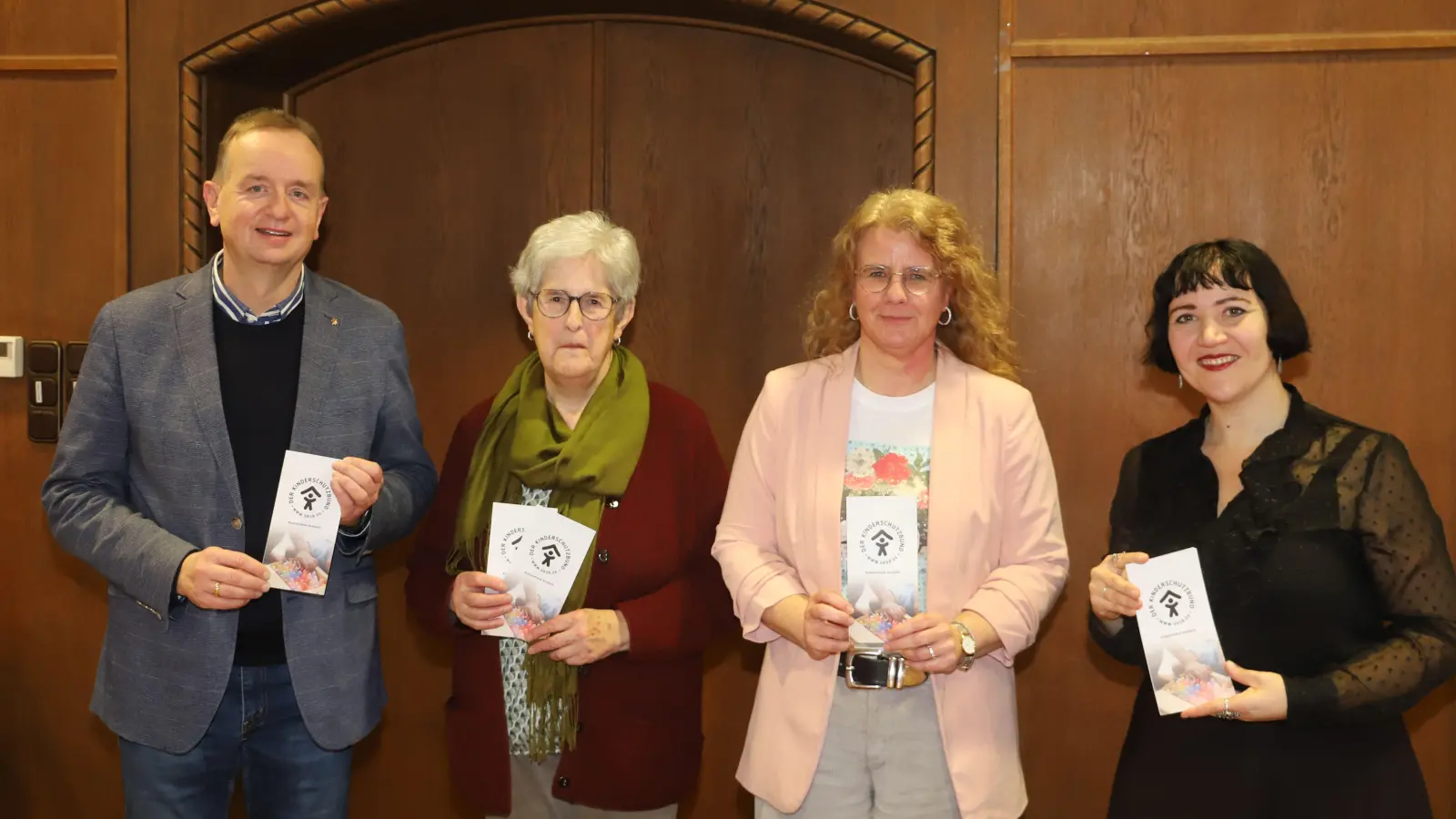 Sie stellten das Projekt vor (von links): Oberbürgermeister Thomas Deffner, die Kreisvorsitzende des Kinderschutzbundes, Elisabeth Sauer, Amtsleiterin Sandra Kilian und Nancy Müller, Koordinatorin für Familienpaten. (Foto: Oliver Herbst)