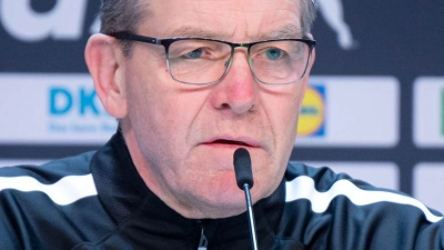 Auf die deutschen Handballer um Bundestrainer Alfred Gislason wartet gegen Frankreich ein Endspiel ums EM-Halbfinale.  (Foto: Sina Schuldt/dpa)