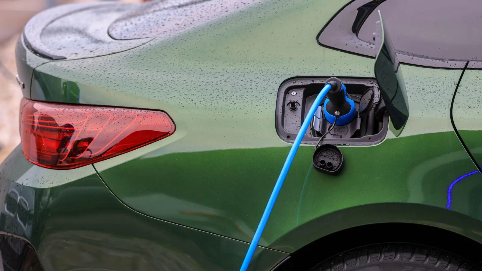 BMW liegt bei den Elektroauto-Neuzulassungen 2025 auf Platz zwei. (Archivbild) (Foto: Jan Woitas/dpa)