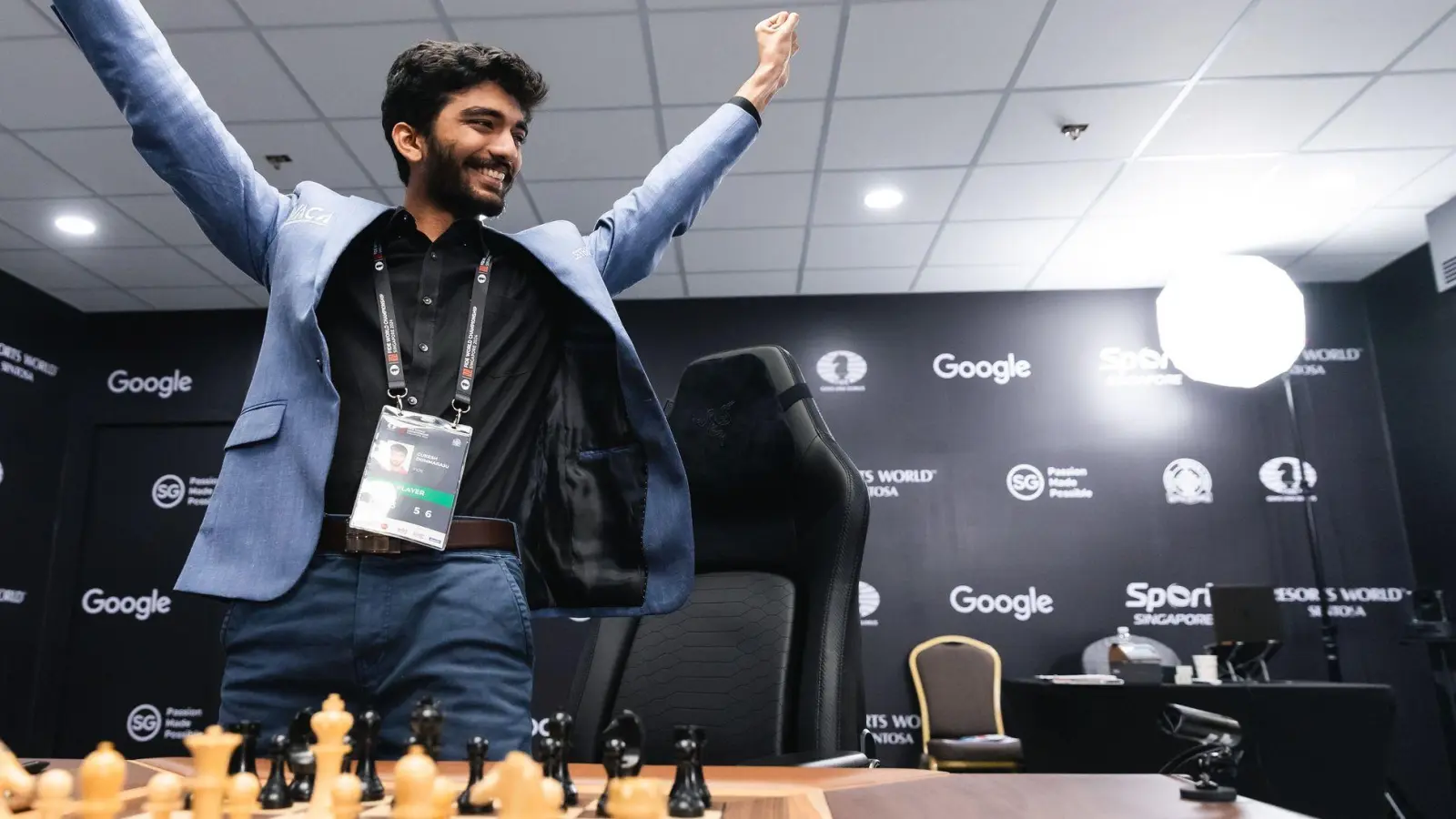 Dommaraju Gukesh krönt sich mit 18 Jahren zum jüngsten Schach-Weltmeister. (Foto: Eng Chin An/FIDE/dpa)