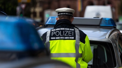 Wegen eines Unruhestifters werden die Beamten gerufen. (Symbolbild) (Foto: Philipp von Ditfurth/dpa)