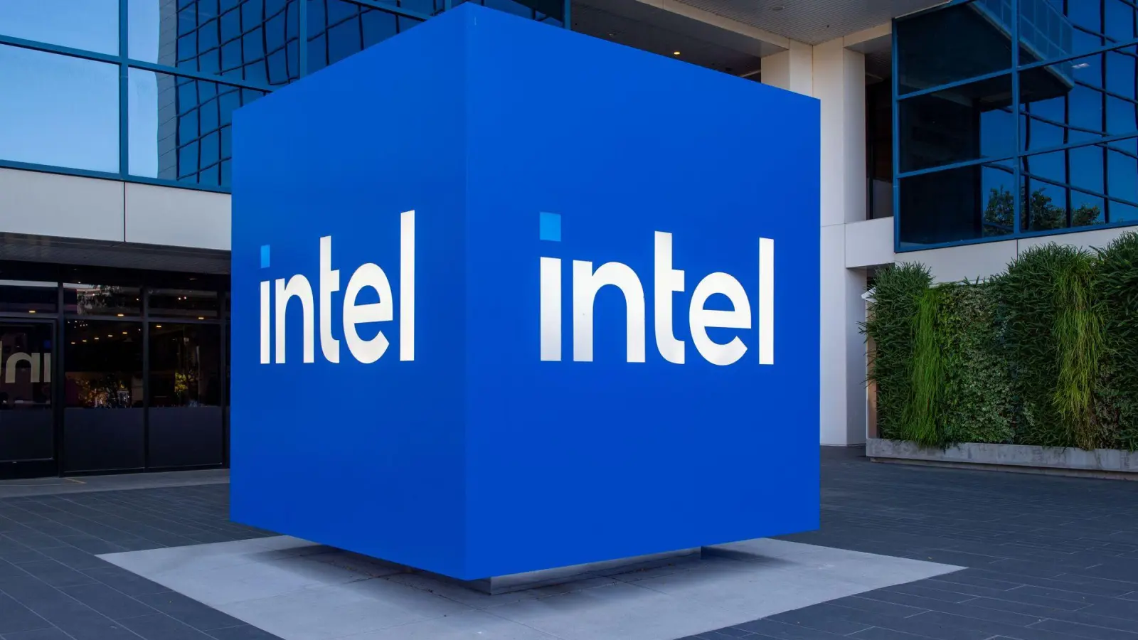 Intel war zuletzt auf dem Weg aus einer langen Krise. (Archivbild) (Foto: Andrej Sokolow/dpa)