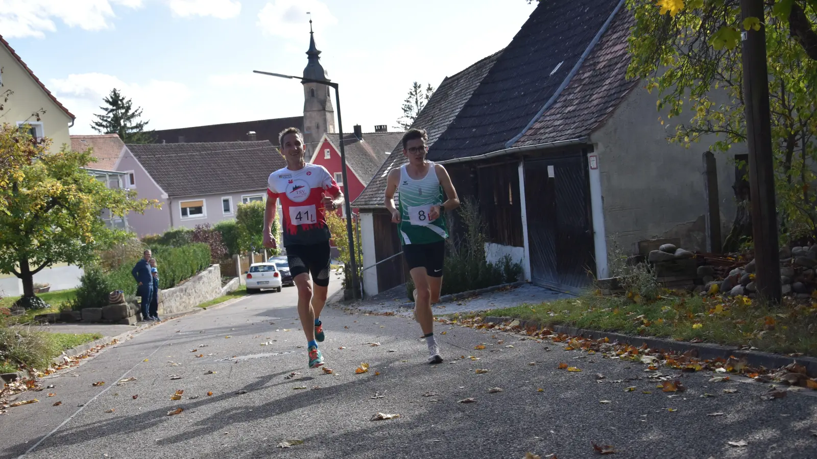 Kurz vor der Entscheidung im Kampf um Platz zwei im Hauptlauf: Andreas Lassauer (links) und Moritz Meyer. (Foto: Jörg Behrendt)