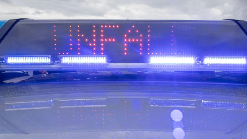 Nahe Wiegelshof kam es in einer Kreuzung zu einem Zusammenstoß zweier Fahrzeuge.  (Symbolbild: Carsten Rehder/dpa)