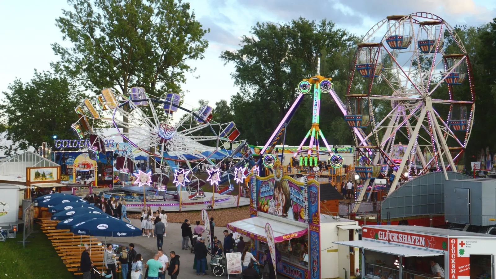 Auf dem Festplatz wird die Schaustellerfamilie Meisel für das Heimat- und Volksfest wieder einen umfangreichen Vergnügungspark aufbauen. (Archivbild: Peter Tippl)