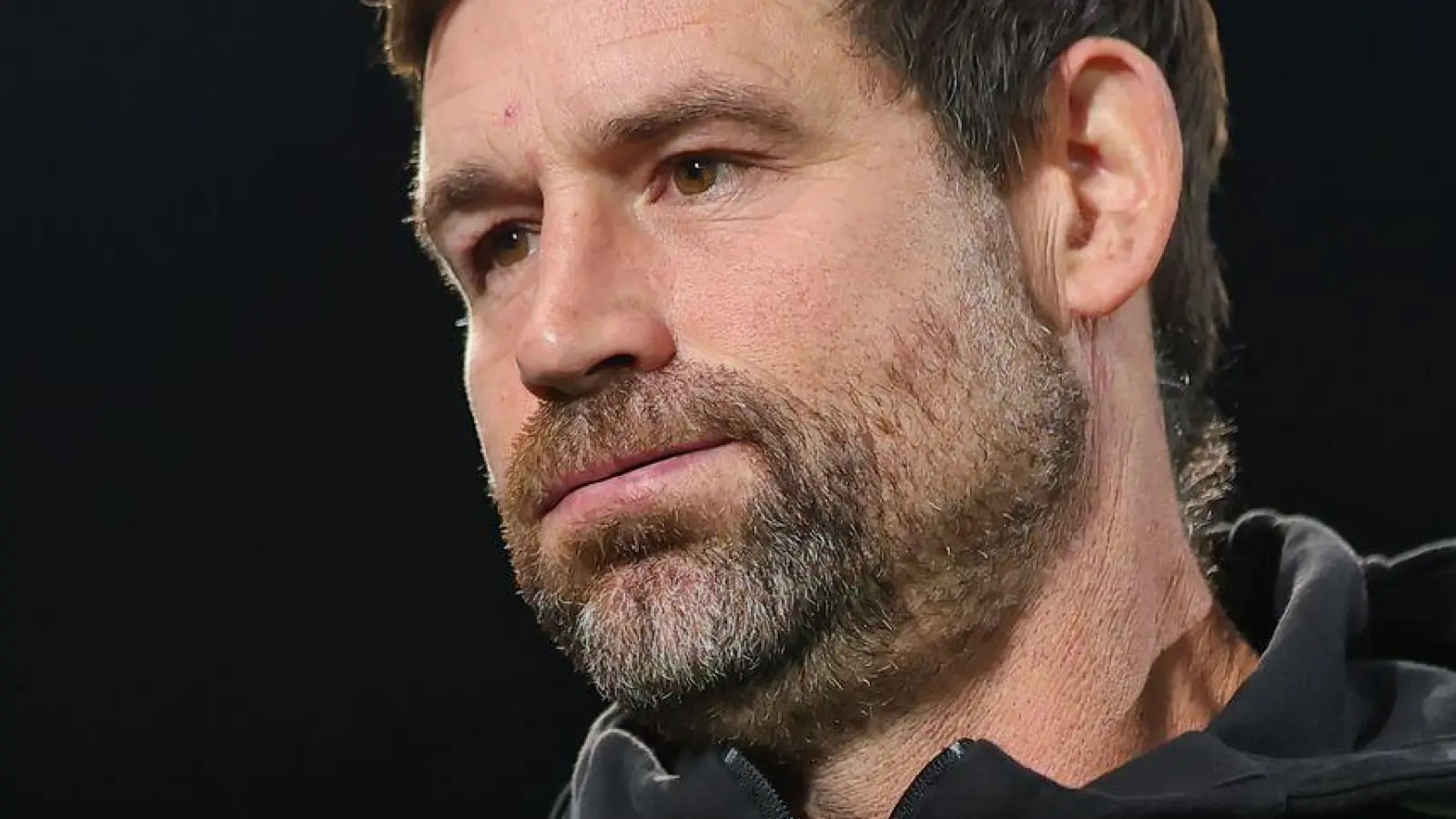 Für Trainer Thomas Kleine steht eine wichtige Partie mit den Fürthern an. (Archivbild) (Foto: Daniel Karmann/dpa)