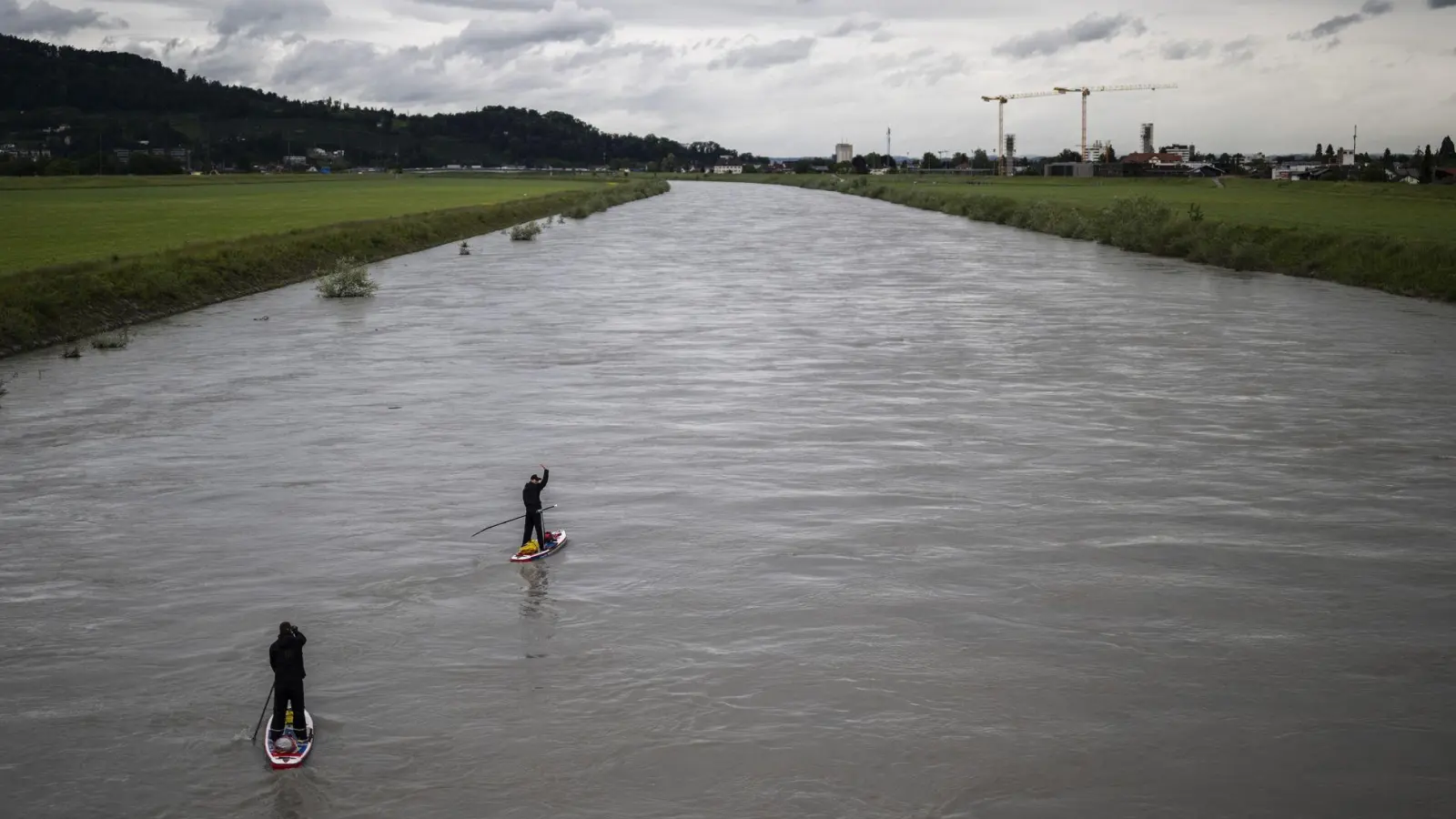 Mit 2,1 Milliarden Euro soll mehr Platz für den Fluss und für Natur geschaffen werden. (Archivbild) (Foto: Gian Ehrenzeller/KEYSTONE/dpa)