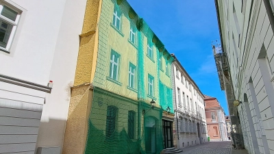 Seit 2021 ist das Maurerhaus in der Pfarrstraße im Besitz der Stadt Ansbach. Einen konkreten Plan, was hier einmal realisiert werden soll, haben die Verantwortlichen bislang nicht. Bisher gibt es nur Ideen und Überlegungen. (Foto: Florian Schwab)
