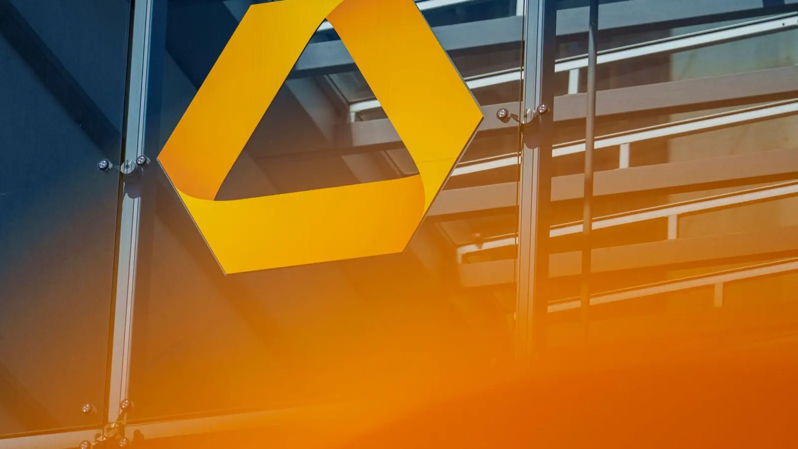 Wird die Commerzbank von der Unicredit geschluckt? (Archivbild) (Foto: Andreas Arnold/dpa)