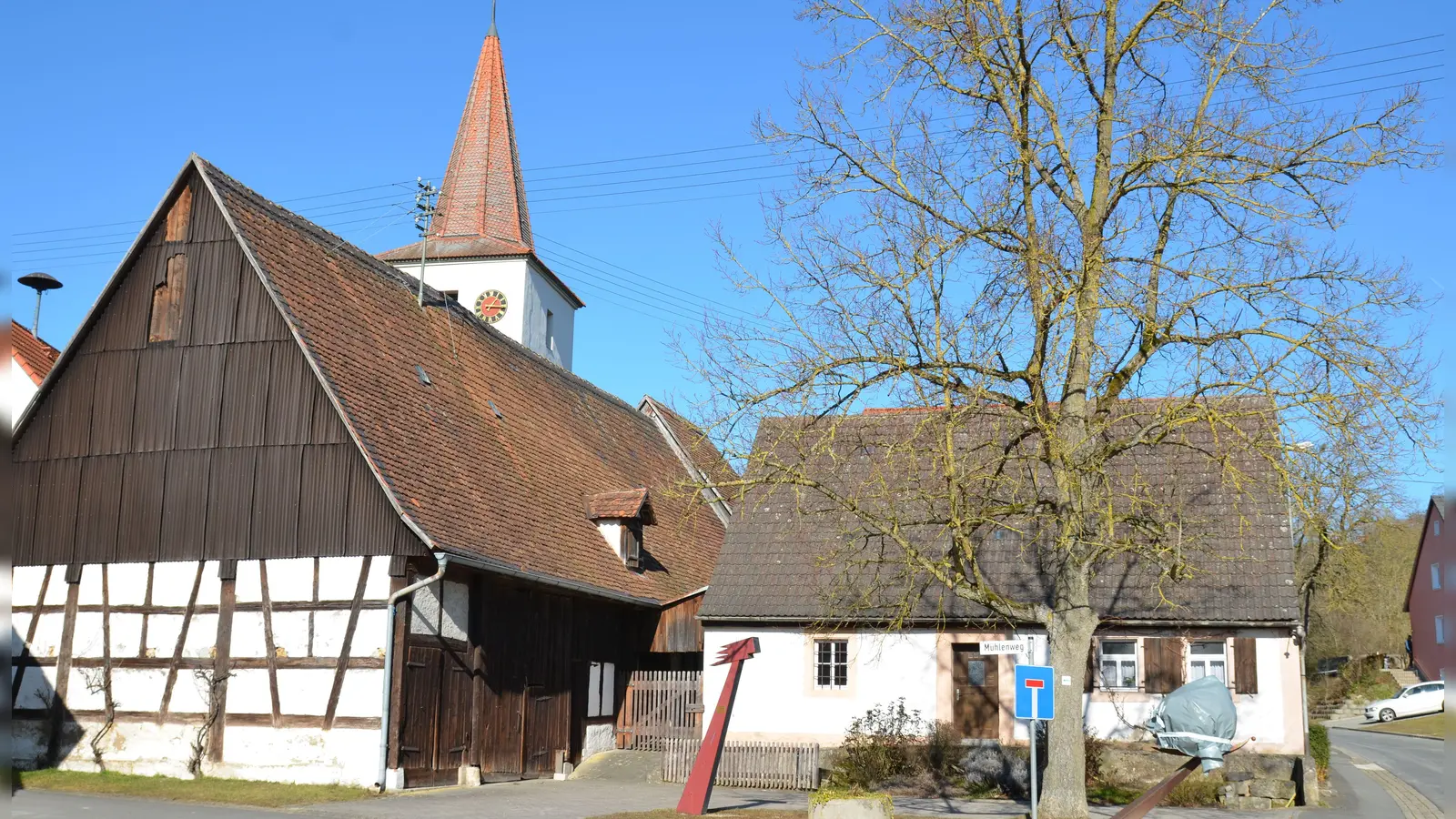 Bisher das alleinige Objekt der Begierde – zumindest bei der Mehrheit in Altershausen: Das so genannte Faust-Anwesen unter der Adresse An der Steige 3 könnte/sollte/müsste/dürfte zum Dorfhaus umgebaut werden. Oder eben nicht. (Foto: Christa Frühwald)