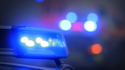 Die Polizei ermittelt wegen des Verdachts der Bedrohung und sucht Zeugen. (Symbolbild) (Foto: Karl-Josef Hildenbrand/dpa)