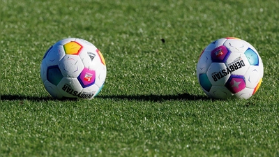 Ein schweres Auswärtsspiel steht dem TSC Neuendettelsau in der Fußball-Landesliga Nordost bevor. (Foto: Daniel Karmann/dpa)