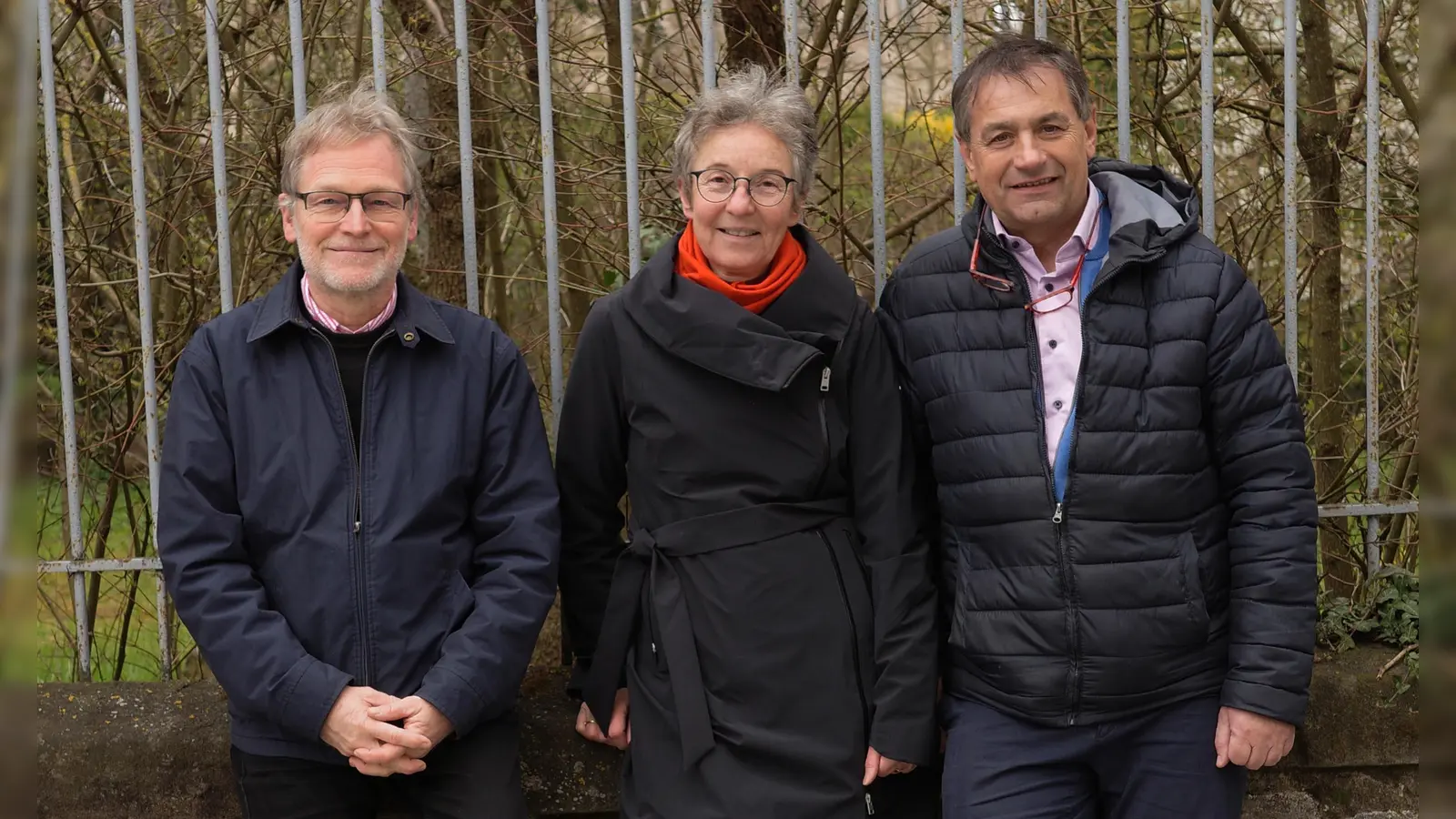 Helmut Sacha (links), Elisabeth Meisel und Christian Eichinger vom Ansbacher Kunstbeirat: Das ehrenamtliche Gremium berät die Stadt bei Fragen nach Kunst im öffentlichen Raum. (Foto: Selbstauslöser)