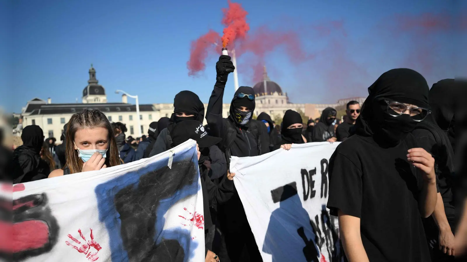 In vielen französischen Großstädten formierten sich Protestzüge. (Foto: Olivier Chassignole/AFP/dpa)