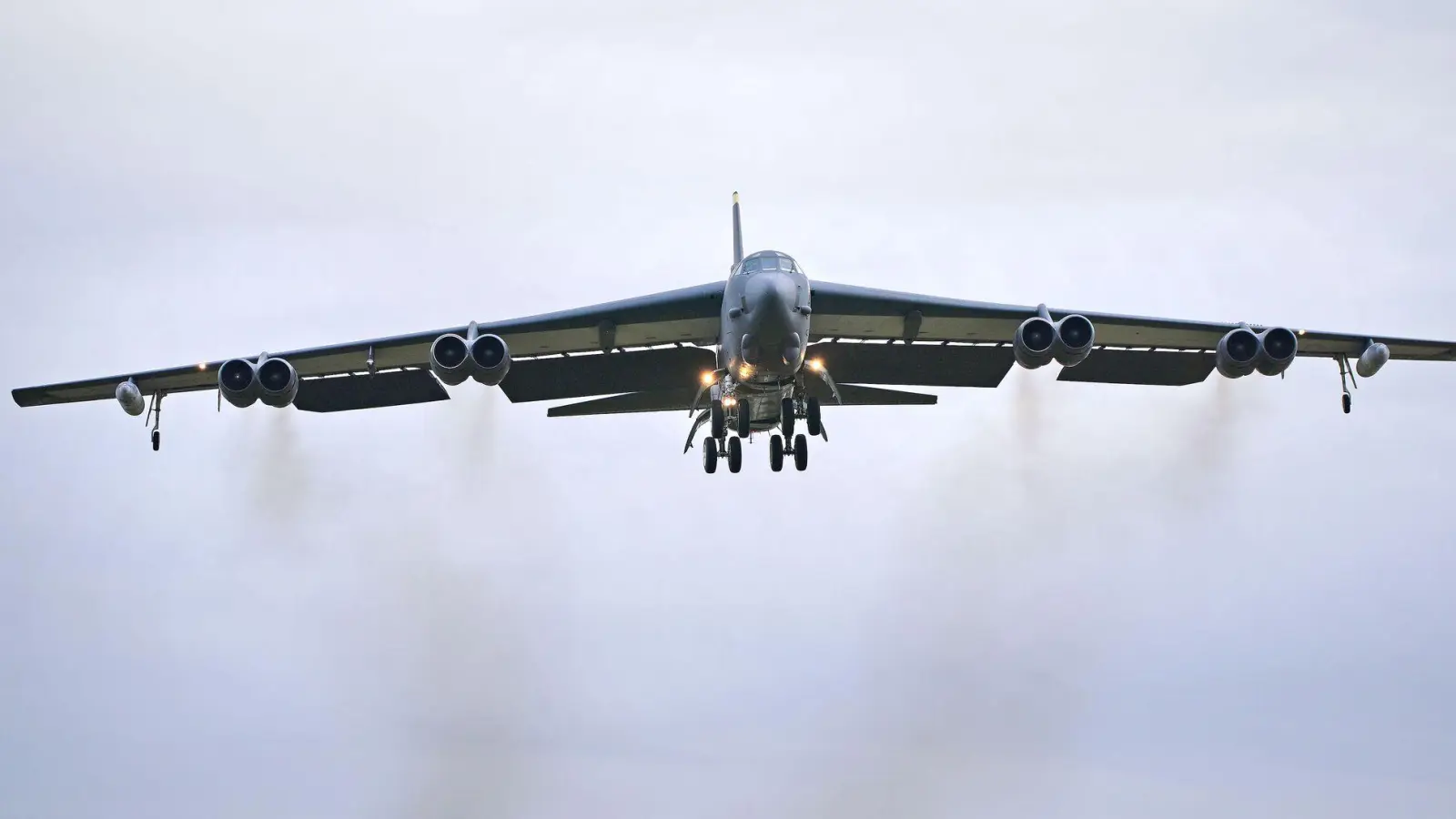 Ein US-Passagierflugzeug musste einem Militärflugzeug ausweichen. (Symbolbild) (Foto: Ben Birchall/PA Wire/dpa)