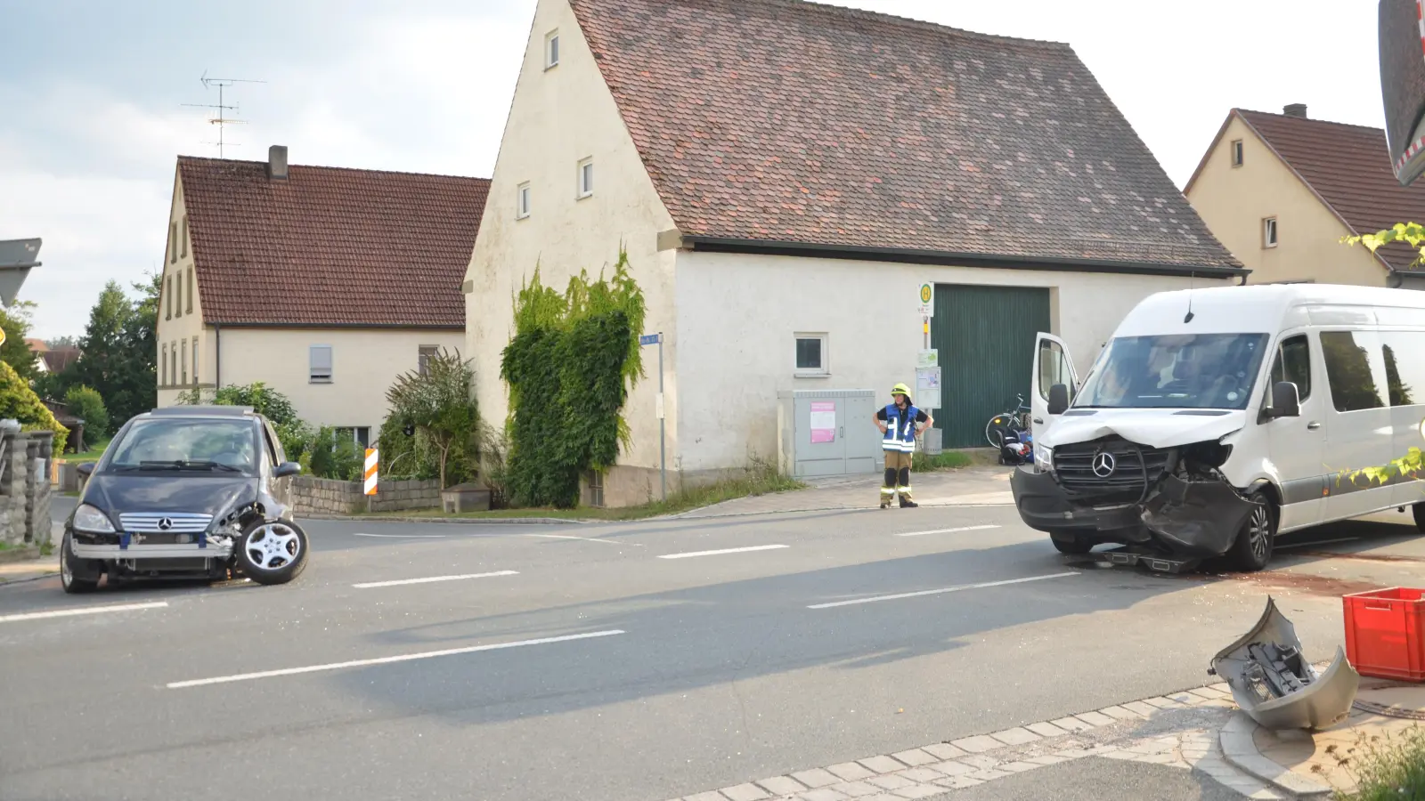 Trotz allem glimpflich ging dieser Unfall in Diebach auf der B8 aus. (Foto: Christa Frühwald)