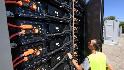 In Deutschland sind in diesem Jahr schon Hunderttausende Batteriespeicher in Betrieb gegangen. (Archivbild) (Foto: Hendrik Schmidt/dpa)
