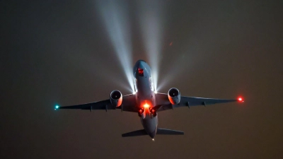 Flugzeuge können am Flughafen in Nürnberg rund um die Uhr starten und landen. (Symbolbild)  (Foto: Jan Woitas/dpa-Zentralbild/dpa)