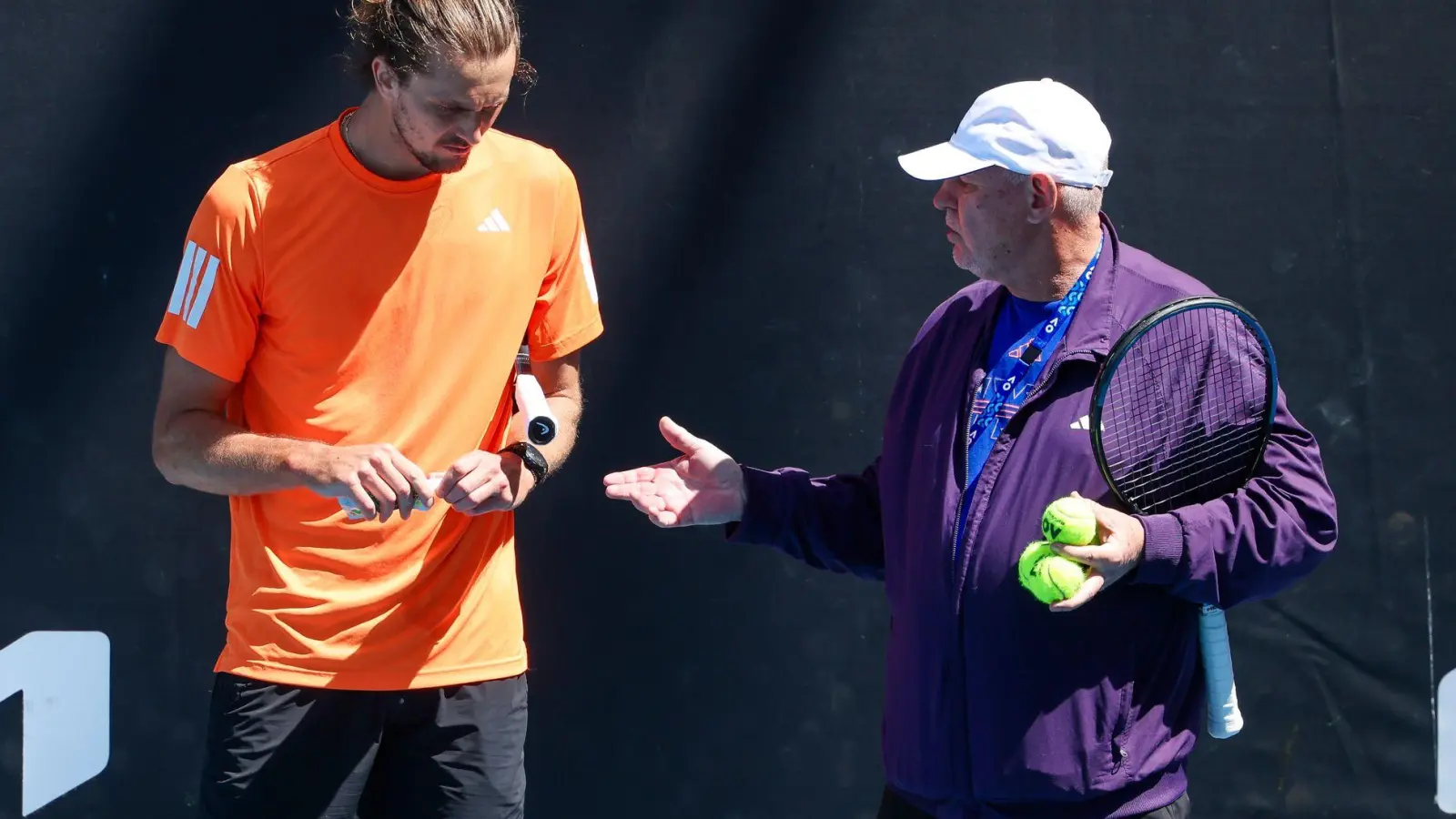 Alexander Zverev scheint der Fuß vor der Partie gegen Cameron Norrie keine Sorgen zu bereiten. (Foto: Frank Molter/dpa)