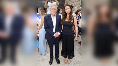 Der Hollywood-Star Michael Douglas mit seiner Tochter Carys Zeta Douglas auf Mallorca. (Foto: Raúl Terrel/EUROPA PRESS/dpa)