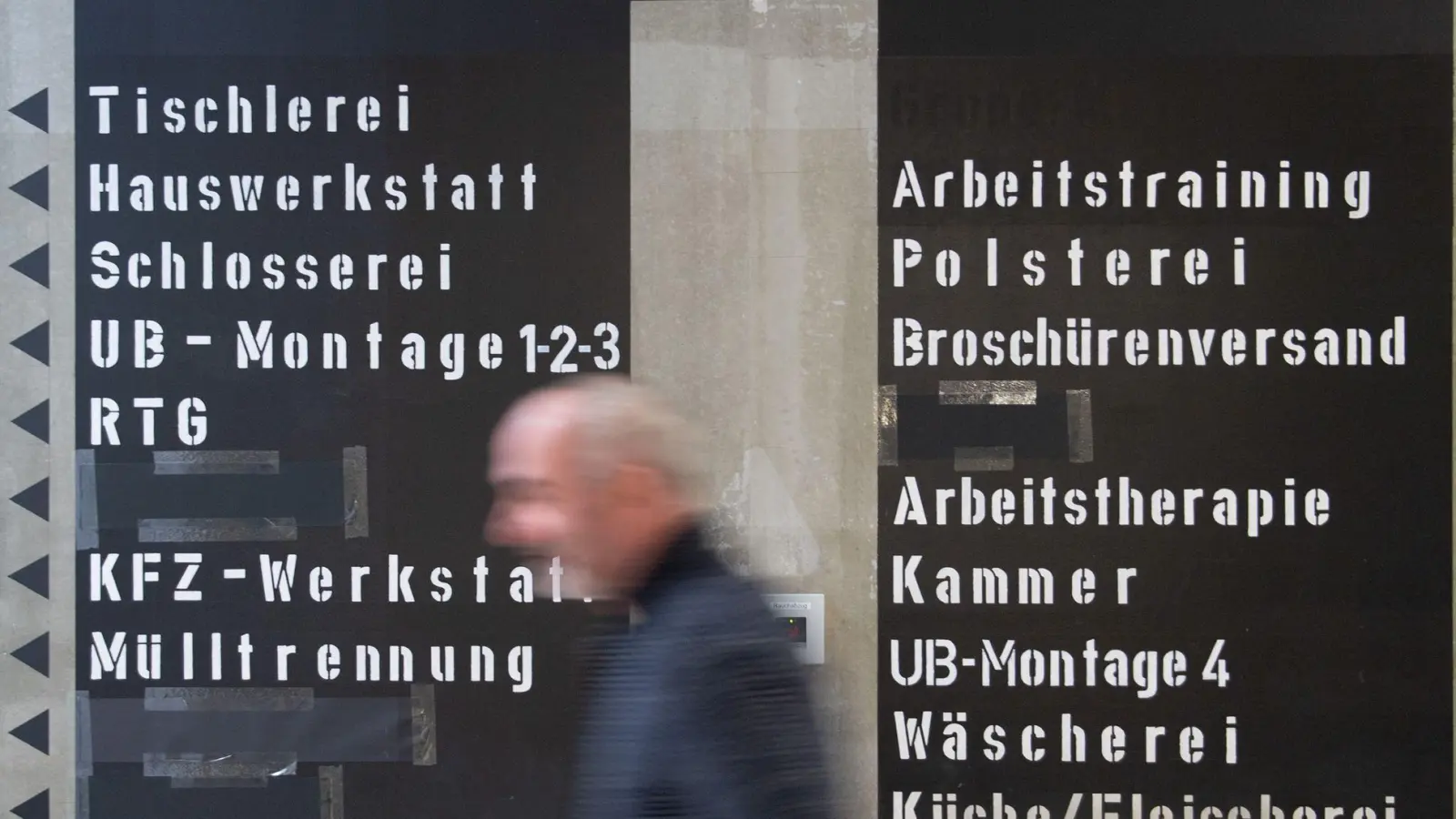 Da es sich bei der Arbeitstätigkeit in Haft nicht um ein abhängiges Beschäftigungsverhältnis handelt, werden keine Beiträge an die gesetzliche Rentenversicherung abgeführt.  (Foto: Sebastian Kahnert/dpa/dpa-tmn)