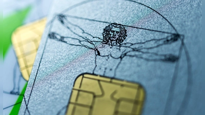 Die Verbraucherzentrale NRW empfiehlt gesetzlich Versicherten, regelmäßig selbst zu prüfen, ob der Zusatzbeitrag erhöht wird. (Foto: Alexander Heinl/dpa-tmn)