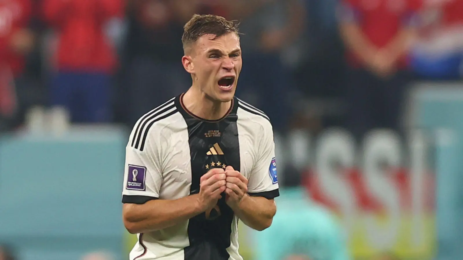 Fassungslos: Joshua Kimmich nach dem deutschen WM-Aus in Katar. (Foto: Christian Charisius/dpa)