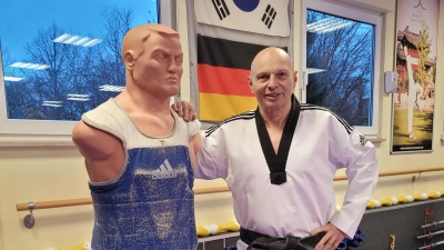 Hans Jürgen Leitner mit einem Trainingspartner. Er will sich wieder verstärkt dem Breitensport zuwenden. (Foto: Nina Daebel)