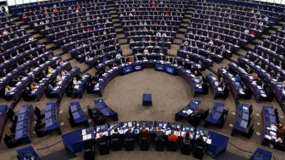 Anders als bei Bundestagswahlen können auch deutsche Kleinstparteien mit niedrigem einstelligem Wahlergebnis ins EU-Parlament einziehen. (Foto: Jean-Francois Badias/AP/dpa)