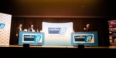 Unter anderem in Wassertrüdingen boten sich zum Radio-8-Wahlduell politische Auseinandersetzungen auf der Bühne. (Foto: Evi Lemberger)