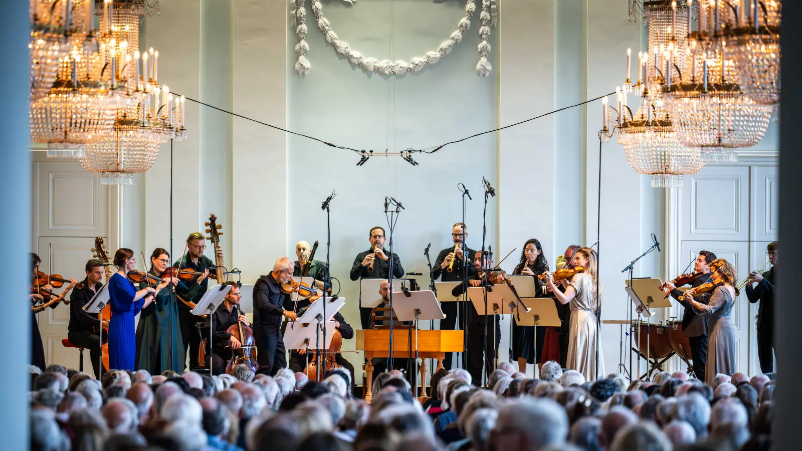 Verströmte Freude und Fröhlichkeit mit seinem Konzertprogramm: das Kammerorchester Basel in der Orangerie. (Foto: André De Geare)