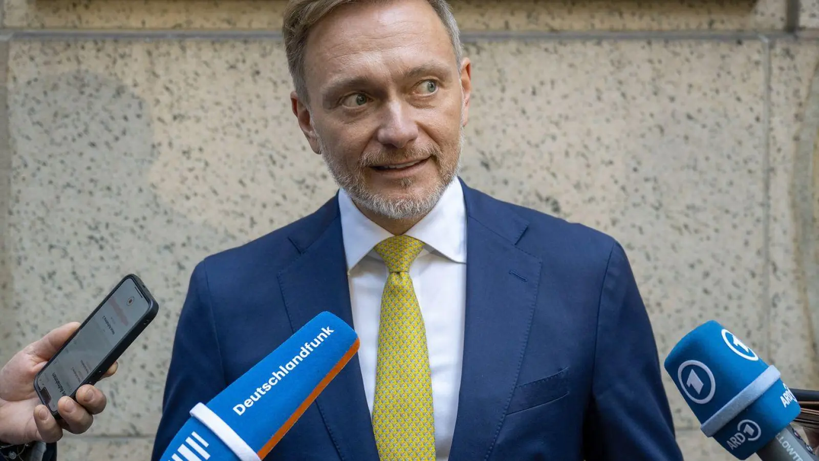 FDP-Chef und Bundesfinanzminister Christian Lindner sieht Einsparmöglichkeiten beim Bürgergeld. (Foto: Soeren Stache/dpa)