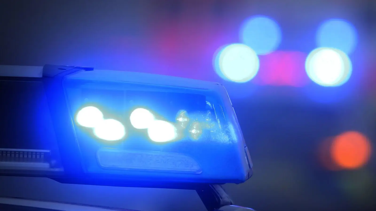 Gleich mehrmals wurde die Polizei am Wochenende in NRW wegen Messerangriffen gerufen. (Symbolbild) (Foto: Karl-Josef Hildenbrand/dpa)