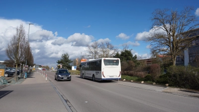 Die Haltebucht für den Bus im Gewerbegebiet befindet sich an der Winterschneidbacher Straße gegenüber von Edeka. Was noch fehlt, ist das Haltestellenschild. (Foto: Andrea Walke)