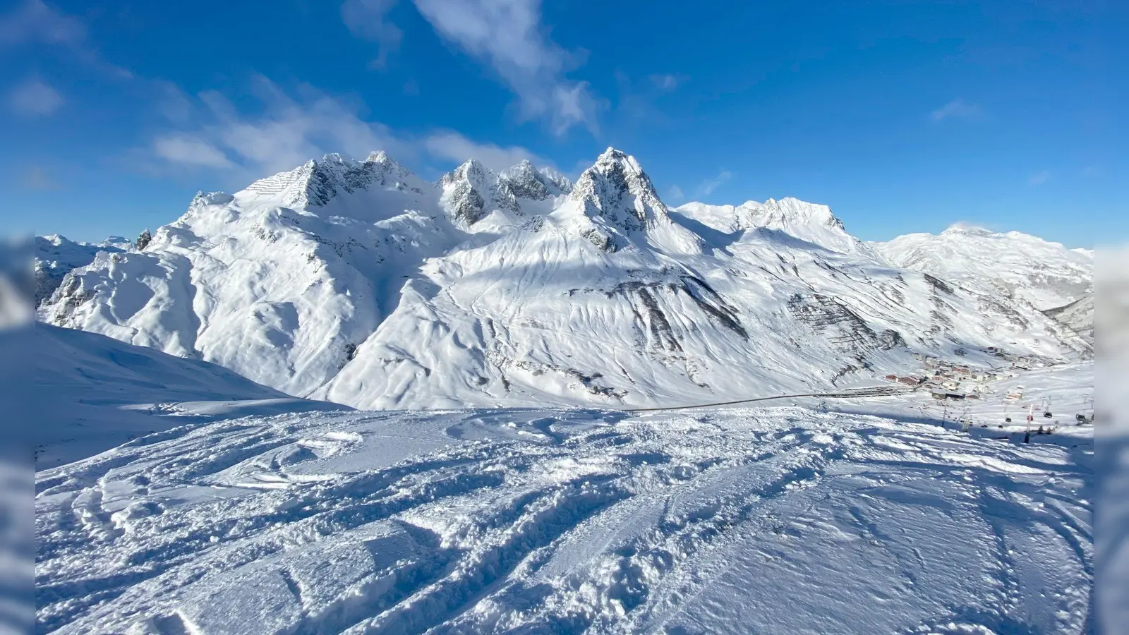 Es herrscht nach wie vor Lawinengefahr. (Symbolbild)  (Foto: Stefanie Paul/dpa)