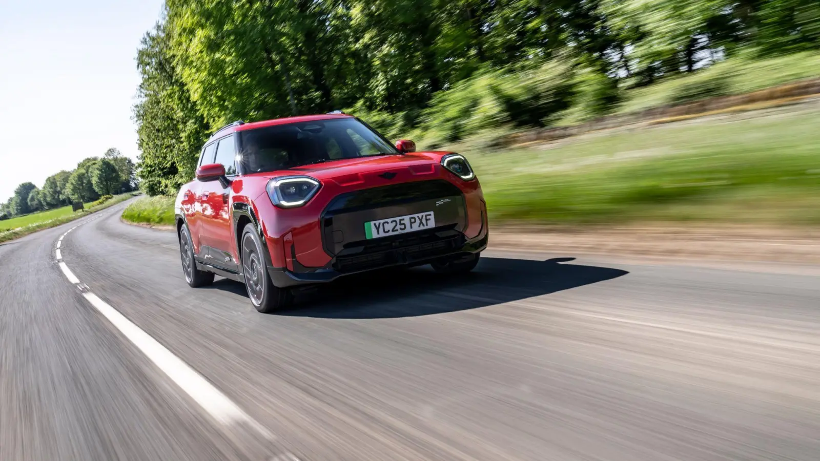 Elektrische Sportlichkeit: Mini bringt die John Cooper Works-Modelle als E-Versionen auf den Markt. (Foto: Bernhard Filser/BMW Group/dpa-tmn)