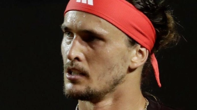 Zverev mühte sich in der Hitze von Rio zum Auftaktsieg. (Foto: Bruna Prado/AP/dpa)