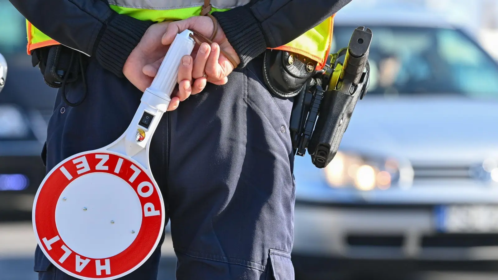 Nach einer kurzen Verfolgung konnte die Polizei die Frau kontrollieren. (Symbolbild: Patrick Pleul/dpa-Zentralbild/ZB)