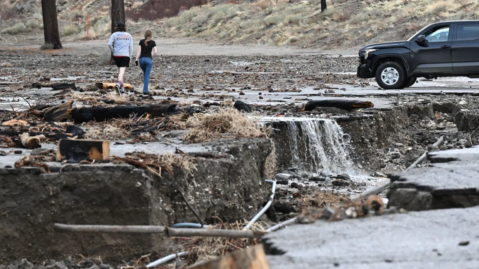 Besonders betroffen war Wrightwood nordöstlich von Los Angeles. (Foto: William Liang/FR172065 AP/dpa)