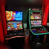 Nur zwei Spielautomaten dürfen nach den aktuellen Vorschriften jeweils direkt nebeneinander aufgestellt werden. (Foto: Andrea Walke)