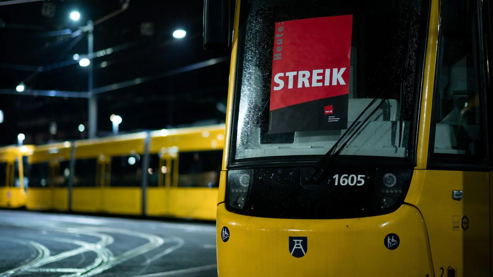 Bei einem Streik im Nahverkehr, der nicht überraschend ausgerufen wird, müssen sich Beschäftigte um eine alternative Beförderung zur Arbeit kümmern. (Foto: Fabian Strauch/dpa/dpa-tmn)