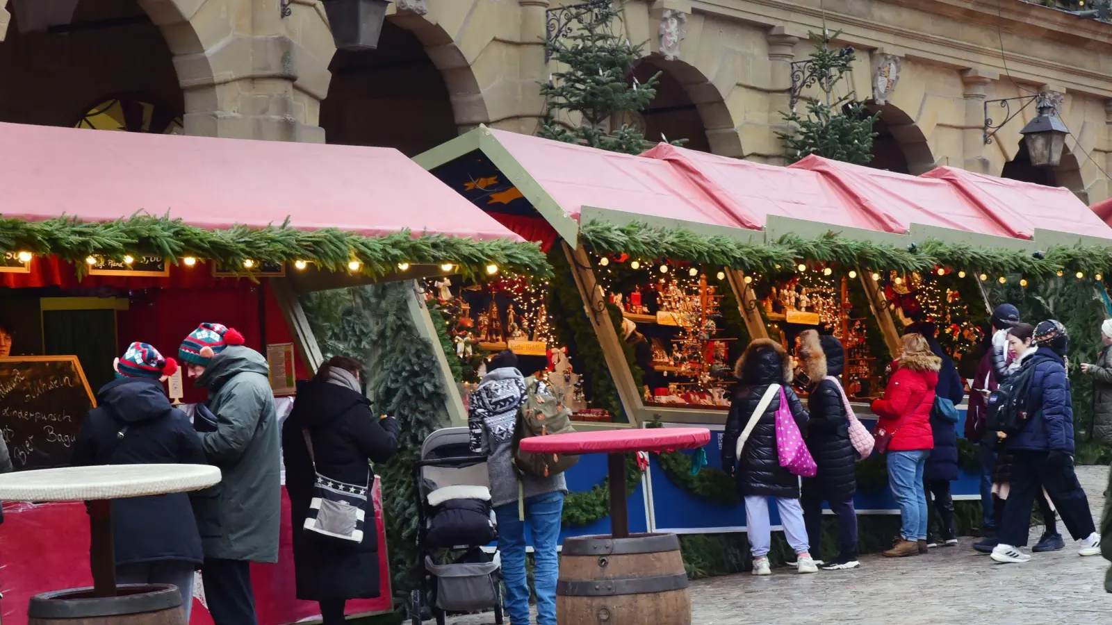 Auch tagsüber herrschte auf dem Reiterlesmarkt viel Betrieb. Die Menschen bummelten entlang der insgesamt 57 Buden. (Foto: Irmeli Pohl)